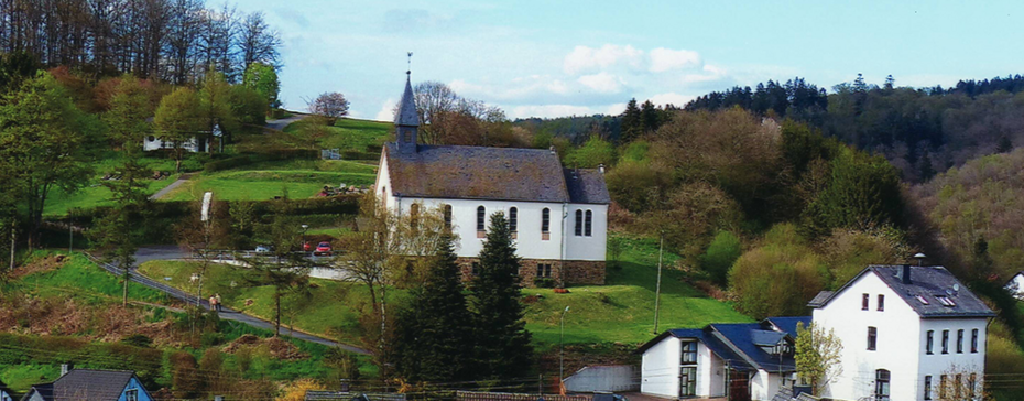 Blick auf die Pfarrkirche in Harbach